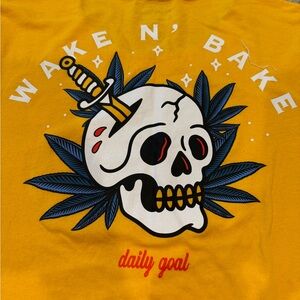 Medium wake n bake Daily goal tee. Cut neck